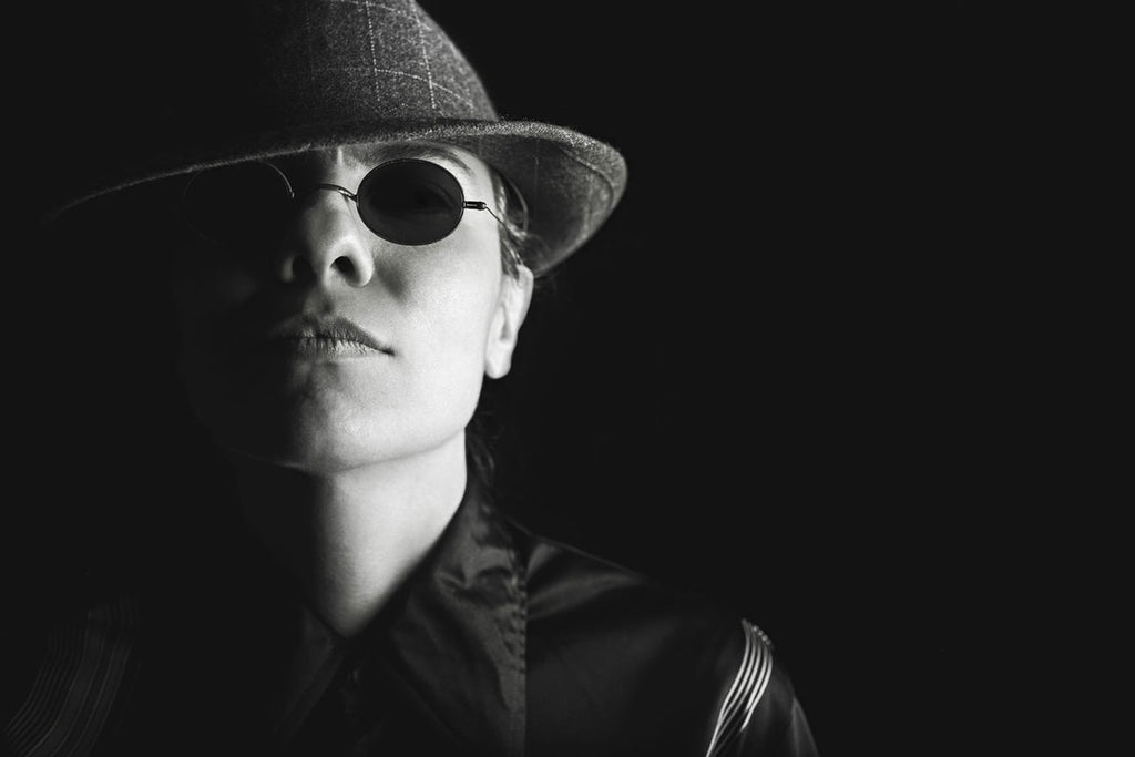 Men with dark fashion sunglass